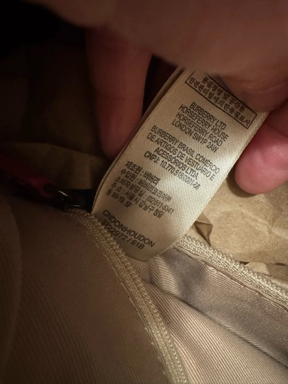 Burberry hardware light shoulder